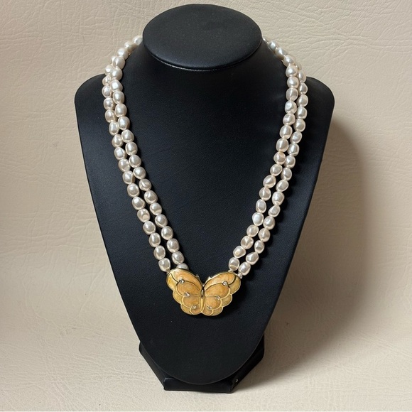 KJL For Avon Double Strand Of Pearls. A Gold Tone, Lacquered Butterfly - Picture 1 of 6